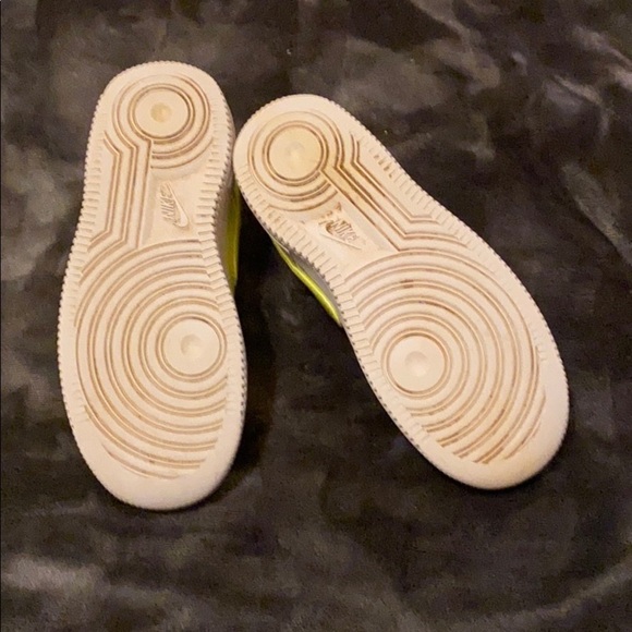 COPY - Nike Air Force 1 Patent Leather LV8 Neon Green - Picture 5 of 5